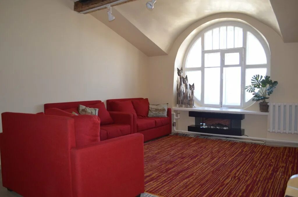 Хостел мишаня санкт петербург. Миссис хадсон хостел санкт-петербург. Хостелы в питере. 10 местная кровать. Хостел с ванной в номере санкт петербург.