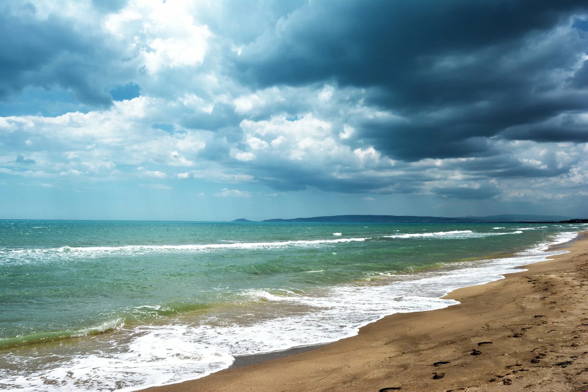 Крым феодосия золотой пляж. Черное море витязево. Мыс песчаный крым. Феодосия золотой пляж. Феодосия берег моря.