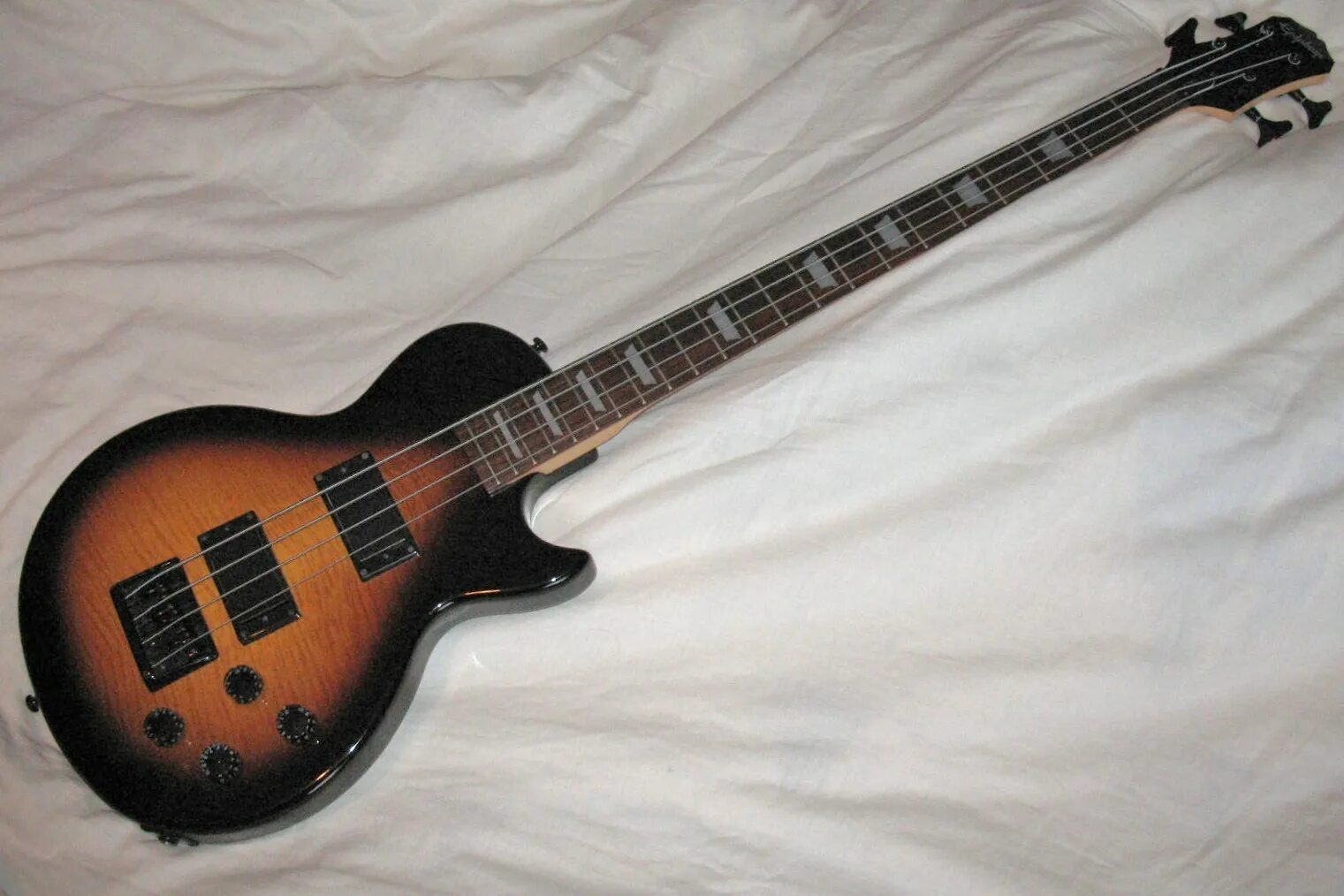 Epiphone les Paul Bass Special. Epiphone les Paul бас гитара. Бас Pearl les Paul. Epiphone SG Bass. Paul bass