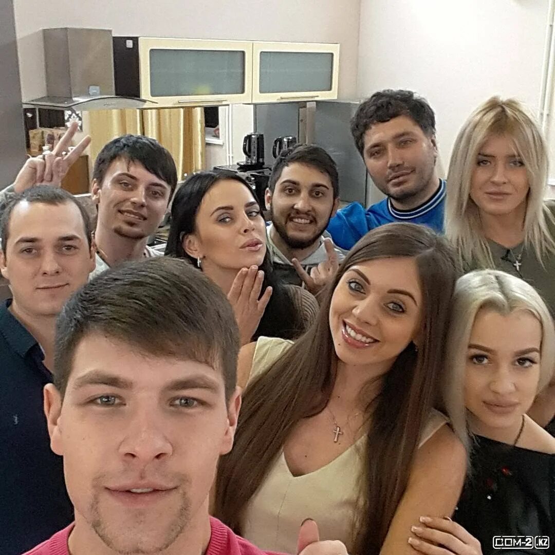 Выходит ли дом 2. Дом-2 участники проекта 2016. участников дома 2 года 2016. участницы дома 2 2016 год. дом 2 участники 2015-2016.