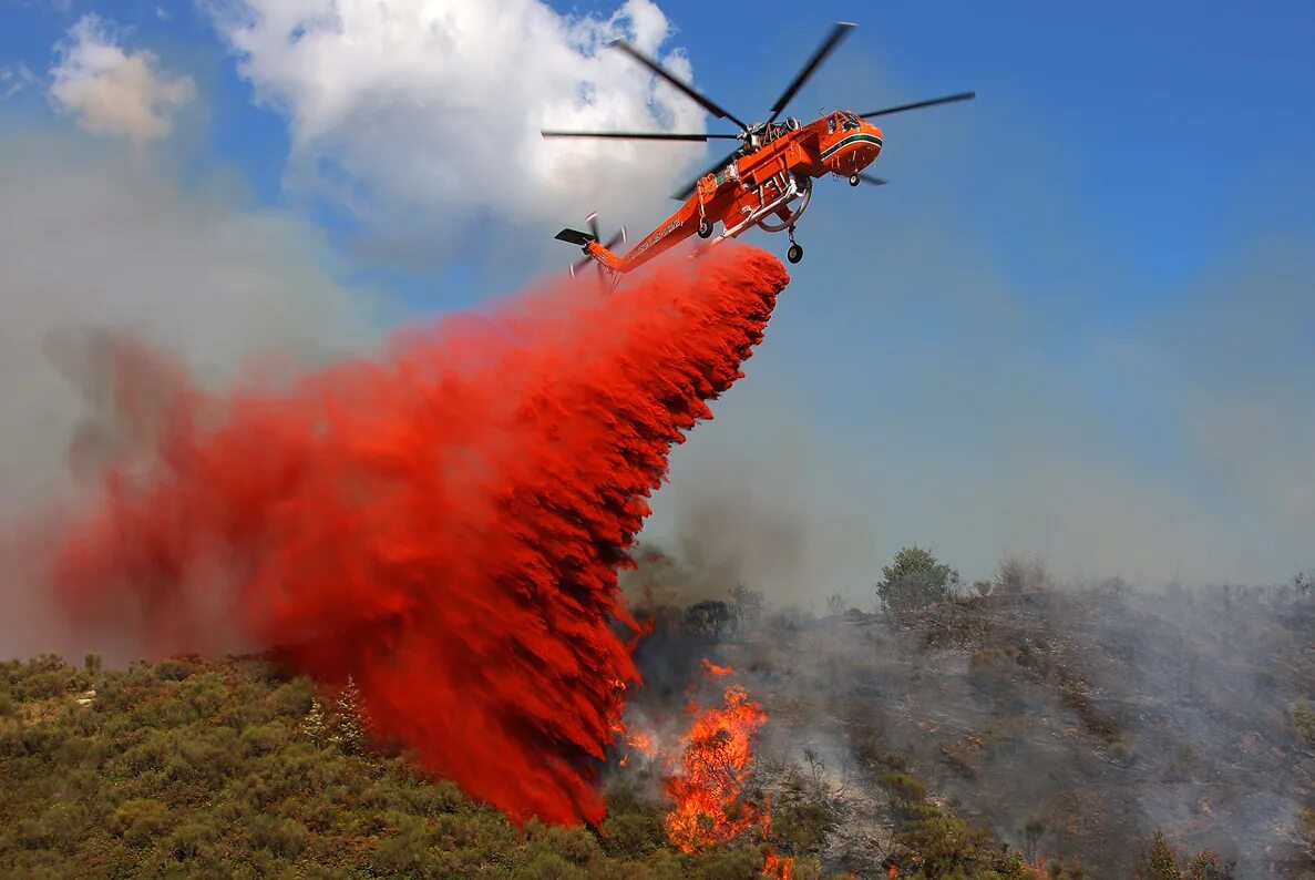 Вертолет для тушения пожаров. Sikorsky s 64 пожарный. Вертолет "пожарный". Пожарный самолет.