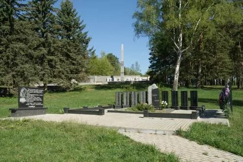 Кремёнки Калужская мемориал. Кремёнки Калужская область достопримечательности. Вечный огонь Кременки. Город Кременки Калужской области вечный огонь.