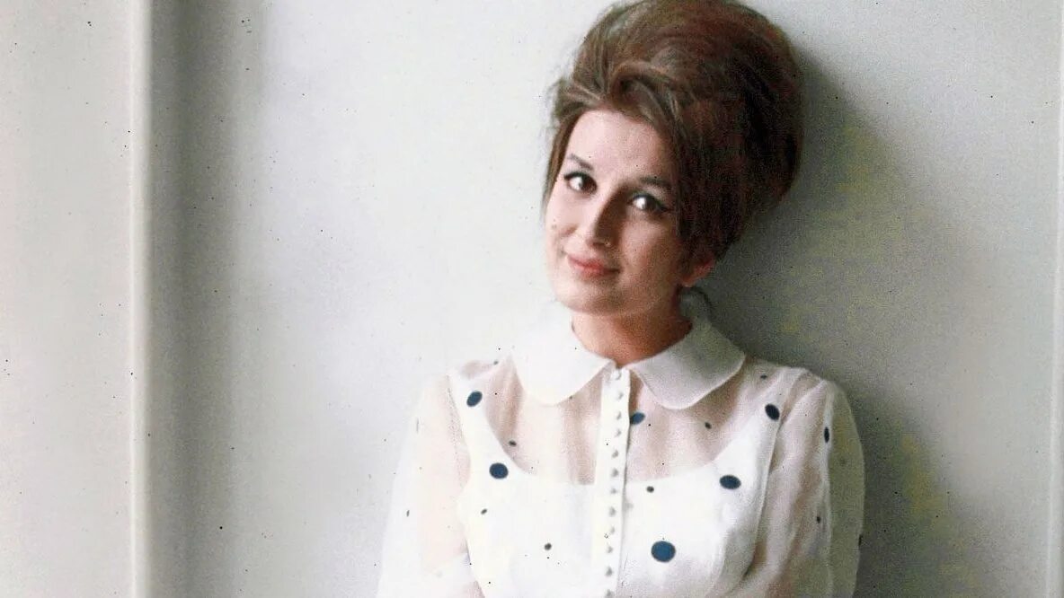 Mina italian singer. Отель в дубай le meridien. Mina le. Sanremo 1961 обложка альбома. Отель le meridien mina seyahi beach.