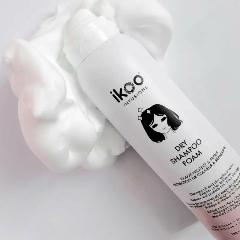 Foaming shampoo. Пенка для волос сухой шампунь. shampoo foam. пена шампуня фото. фон с пеной шампуня.