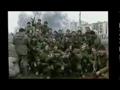 шагает наш отряд под шум слушать. армейские песни под гитару обложка. текст песни под шум и взрыв гранат. здравствуй мама чечня. шагает наш отряд под шум и взрыв.