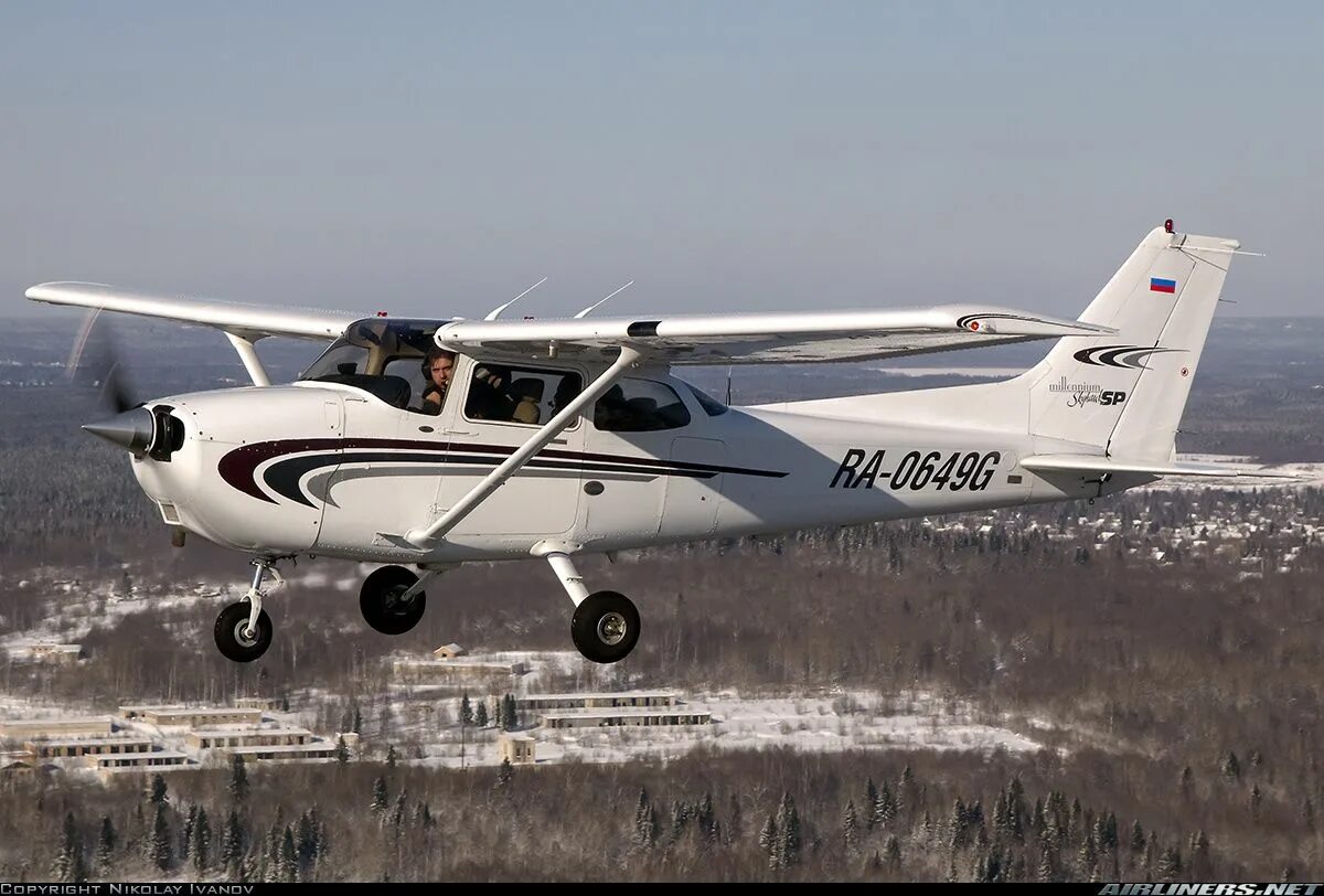 Сесна 172. Cessna 172s. Самолет Cessna 172. Cessna 172 Skyhawk. Cessna 172s Skyhawk SP.