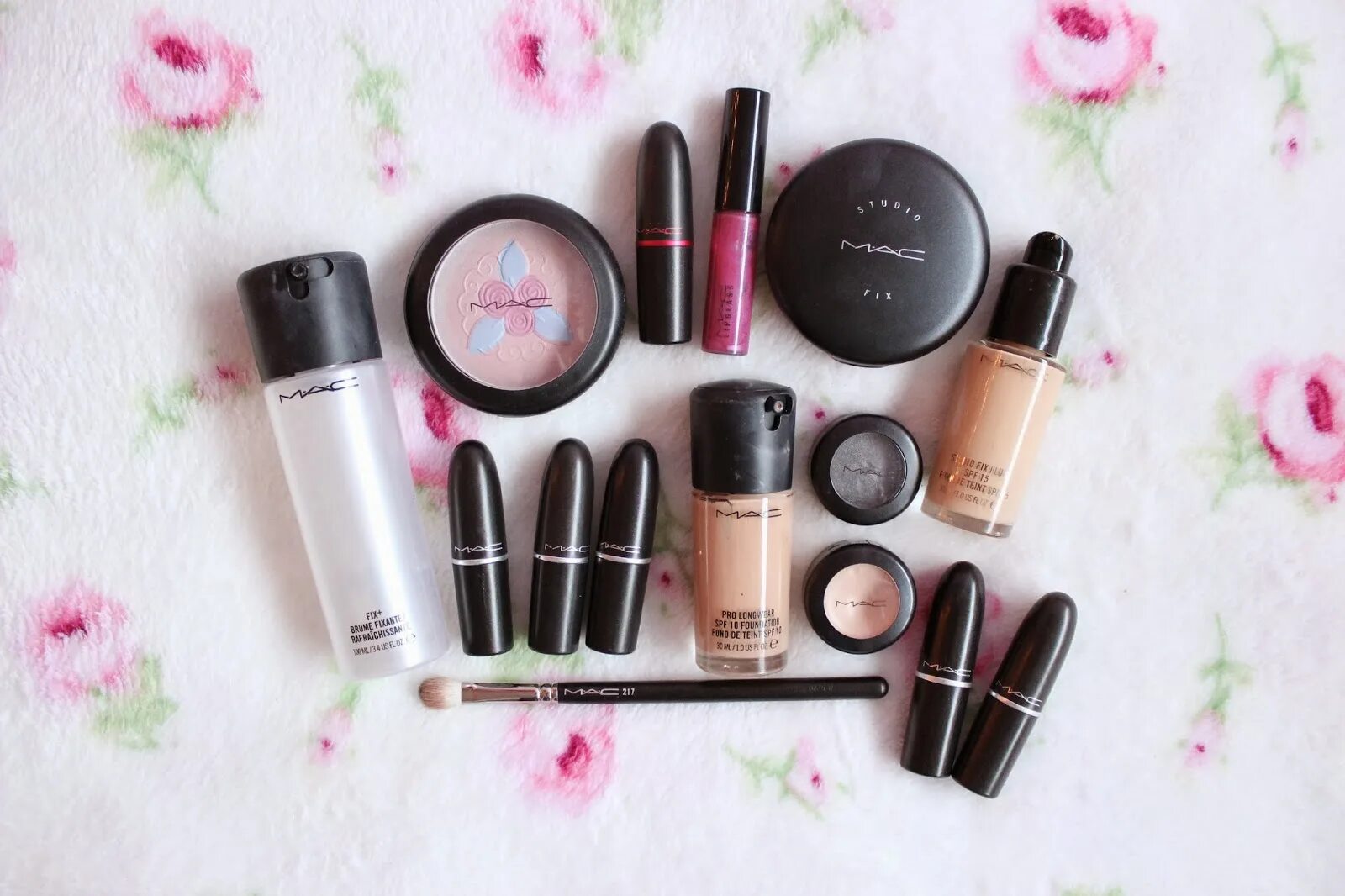 Mac collection. Брендовая косметика. Косметика Мак. Фирменная косметика. Профессиональная косметика Mac.