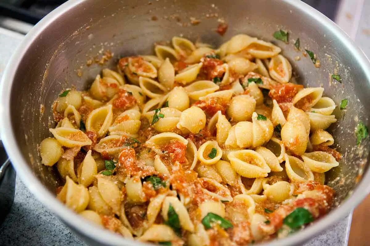 Фаршированные макароны колезионе. Ракушки с мясом. Паста с вонголе. Паста ракушки. Паста в сливочном соусе.