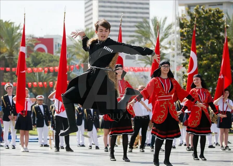 Какой праздник в турции в мае 2025. 19 mayis. 19 мая праздник в турции. 1 мая в турции праздник. 19 мая спорта в турции.