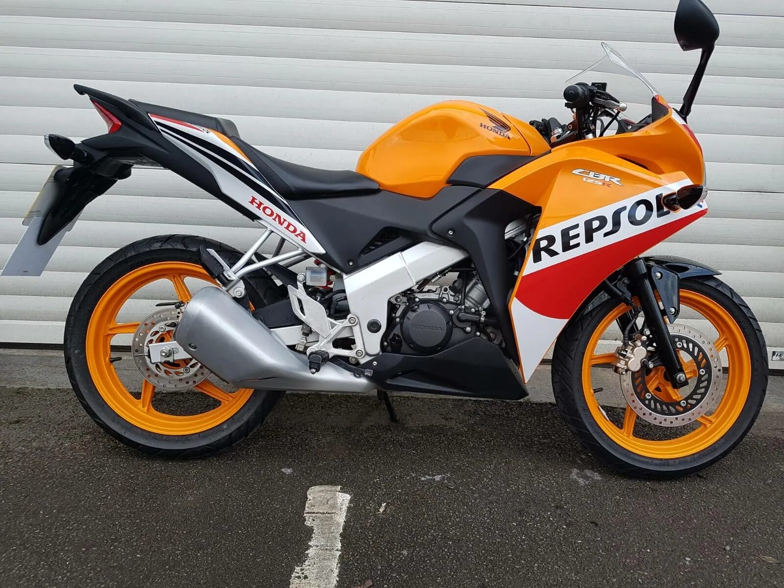 Сбр 125. Honda cbr125r. honda cbr 125. cbr 125 r. honda cbr 125r 2017.