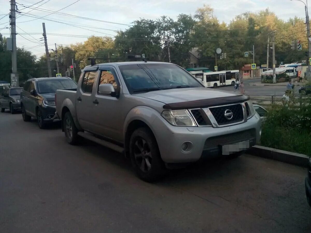 Купить ниссан навара бу. Nissan Navara 2010. Ниссан Навара серебристый. Ниссан Навара серебристый пикап. Ниссан Навара пикап серебристый дизель механика.