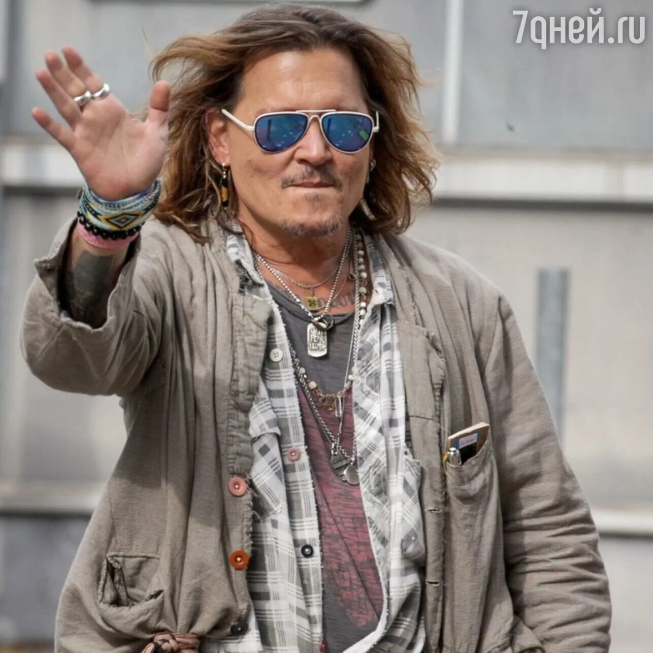 Как сейчас выглядит джонни депп 2024 Exclusive Johnny Depp had to be given a makeover for Cannes red carpet