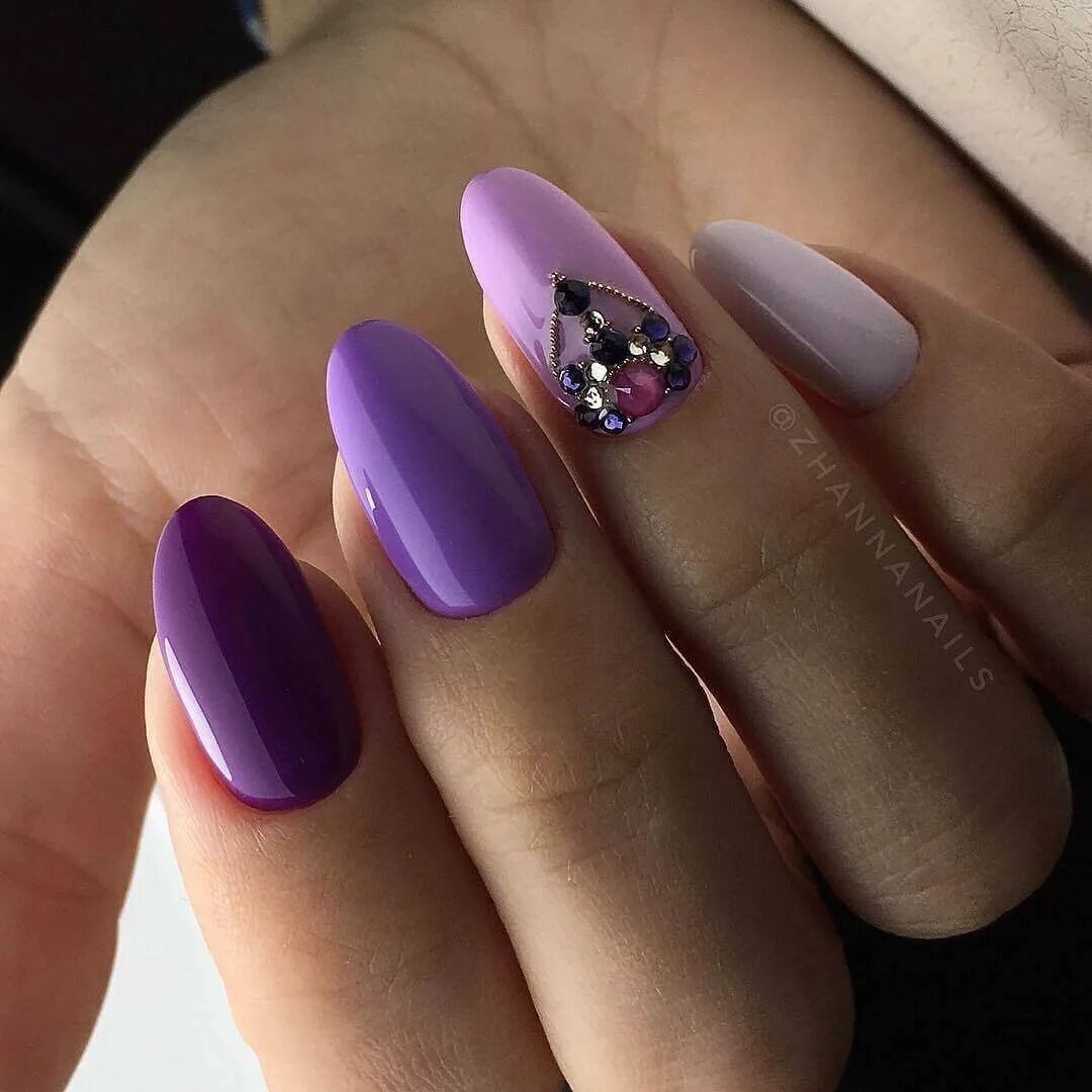 Фиолетовые ногти 2024. Фиолетовый маникюр. Сиреневые ногти. Фиолетовые ногти. Красивый фиолетовый маникюр.