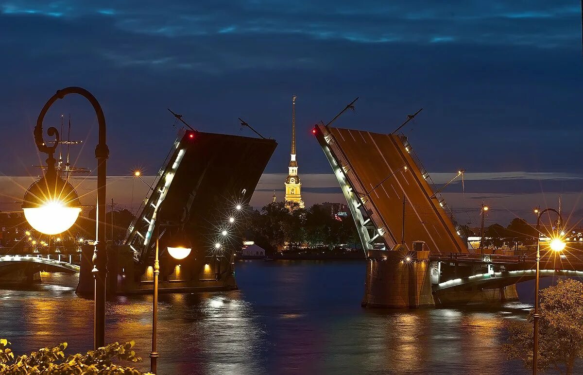 Дворцовый мост санкт петербург кратко. Разводной мост в Санкт-Петербурге. Питер белые ночи разводной мост. Питер мосты Петропавловка.