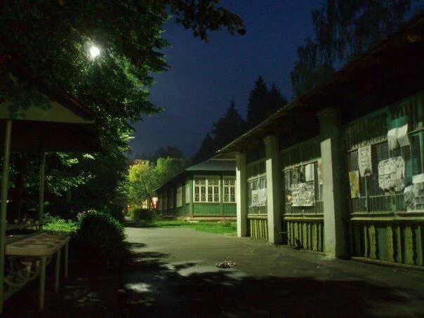 Пионерлагерь полянка верея. Пионерский лагерь ясная горка город верея. Пионерлагерь ясная горка верея. Лагерь восток 2 верея. Верея заброшенный лагерь.