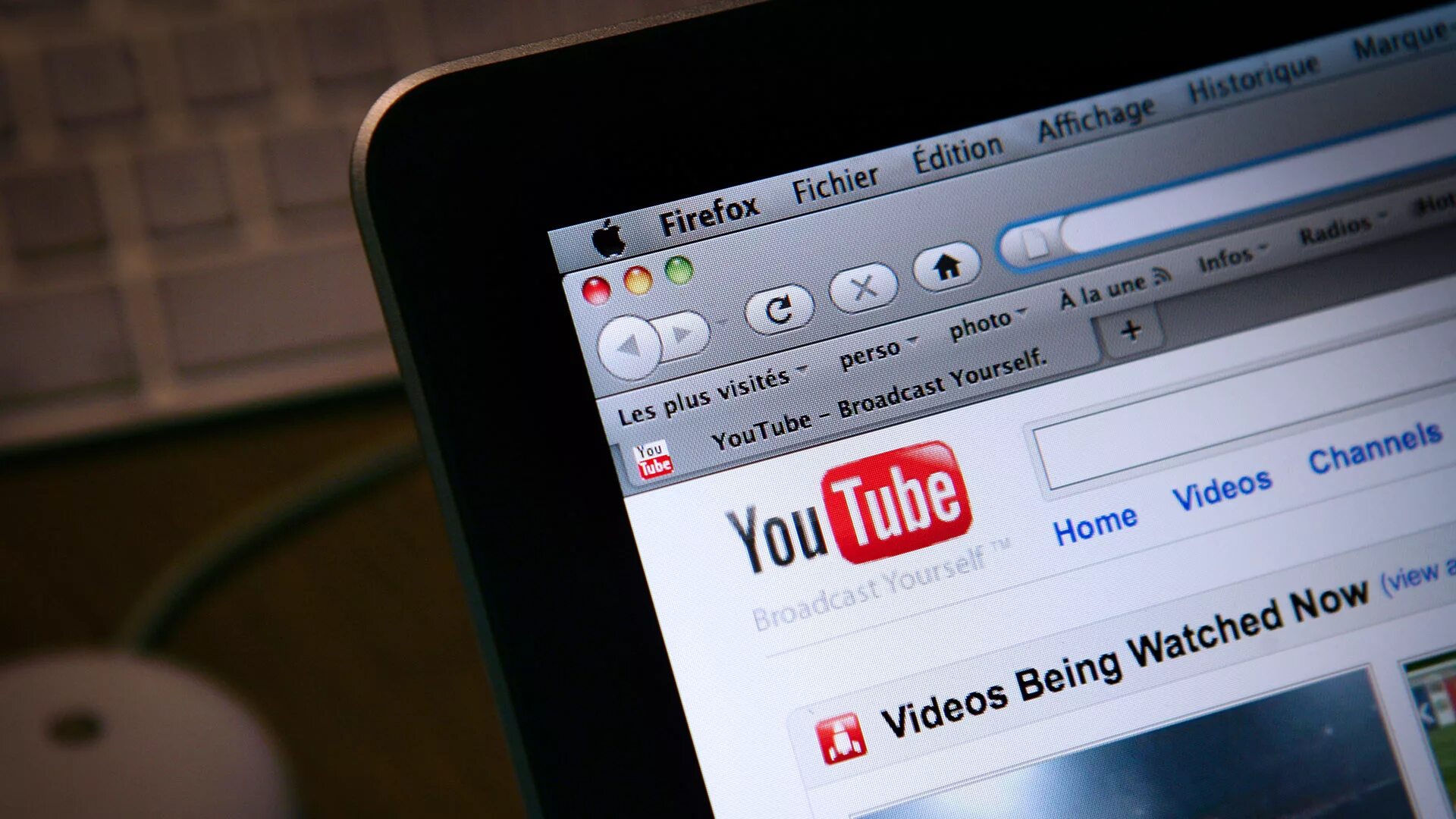 Youtube lessons. Youtube видео. youtube ролики. ютуб канал на телефоне. фото для ютуба.