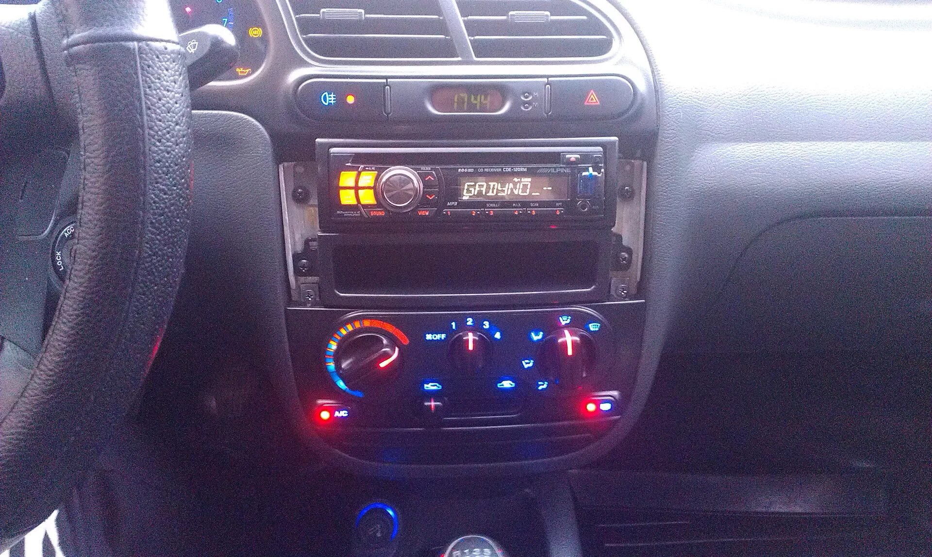 Как снять магнитолу на шевроле ланос Замена магнитолы Daewoo Lanos, 1,5 л, 2005 года автозвук DRIVE2