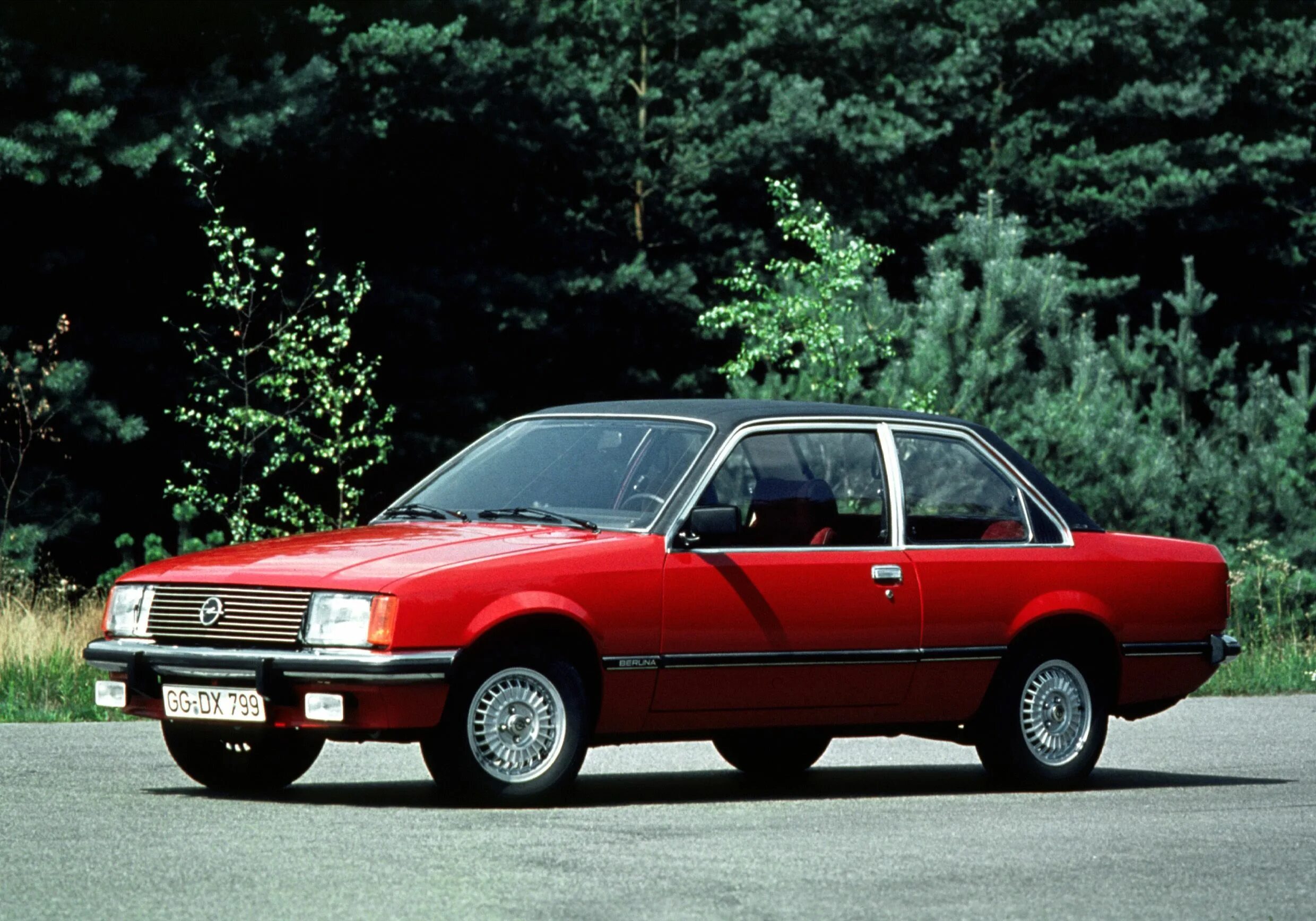 Опель рекорд купить. Опель рекорд 1977. Opel Rekord Coupe. Опель рекорд 1983 купе. Опель рекорд купе 1978.