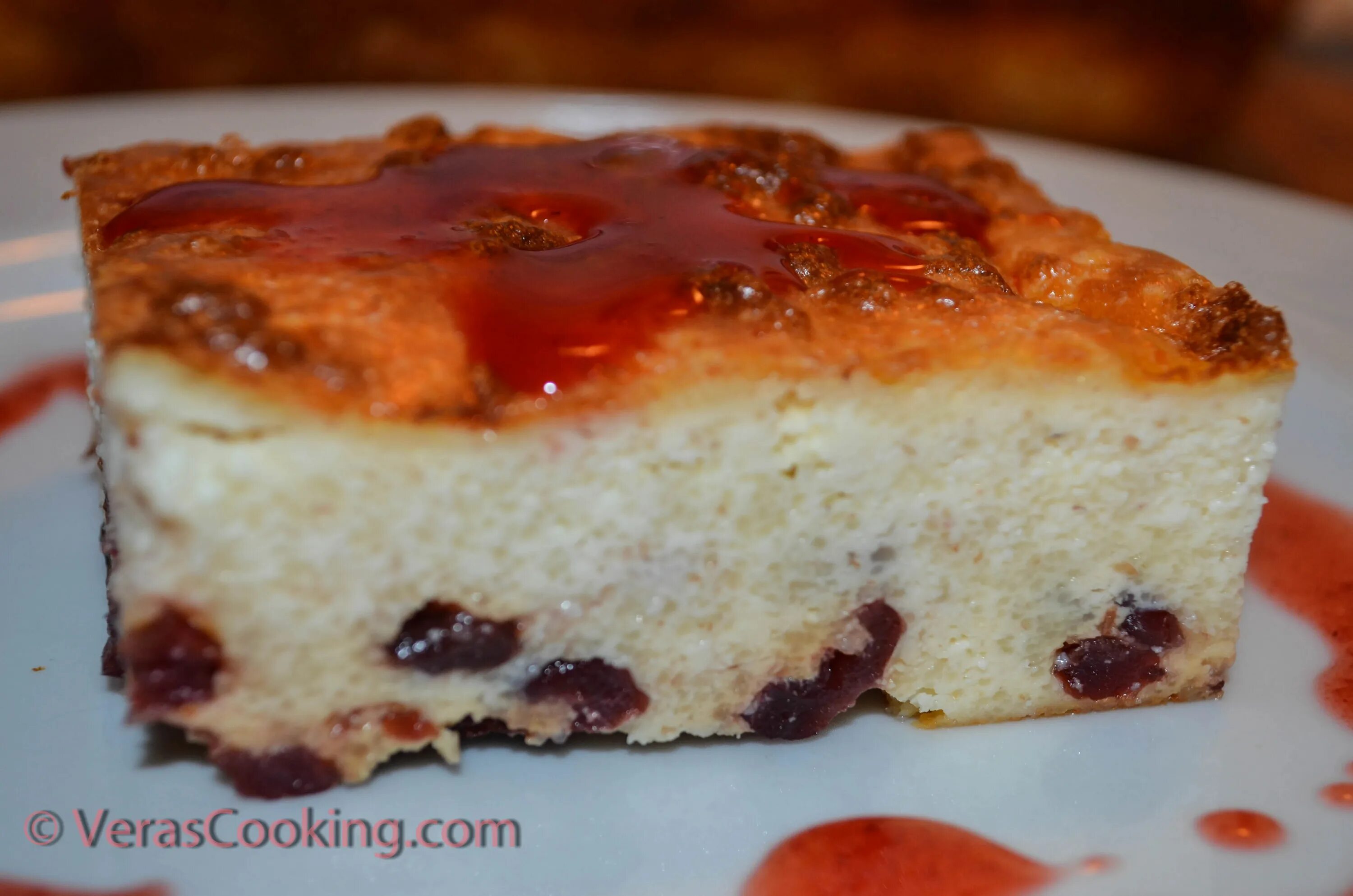 творожная запеканка с изюмом в духовке. запеканка с изюмом калорийность. запеканка с творогом и изюмом. творожная запеканка с изюмом и курагой. запеканка с изюмом.