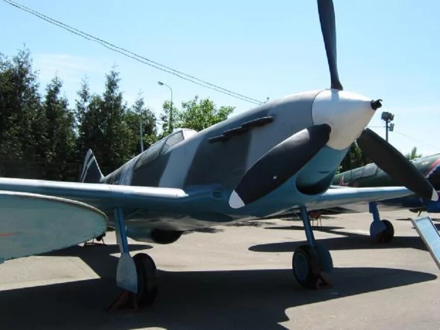 Ил 16 бомбардировщик. Ил 16 самолет фото. Ил 16. Советский самолёт истребитель и16. Ил-10 штурмовик.