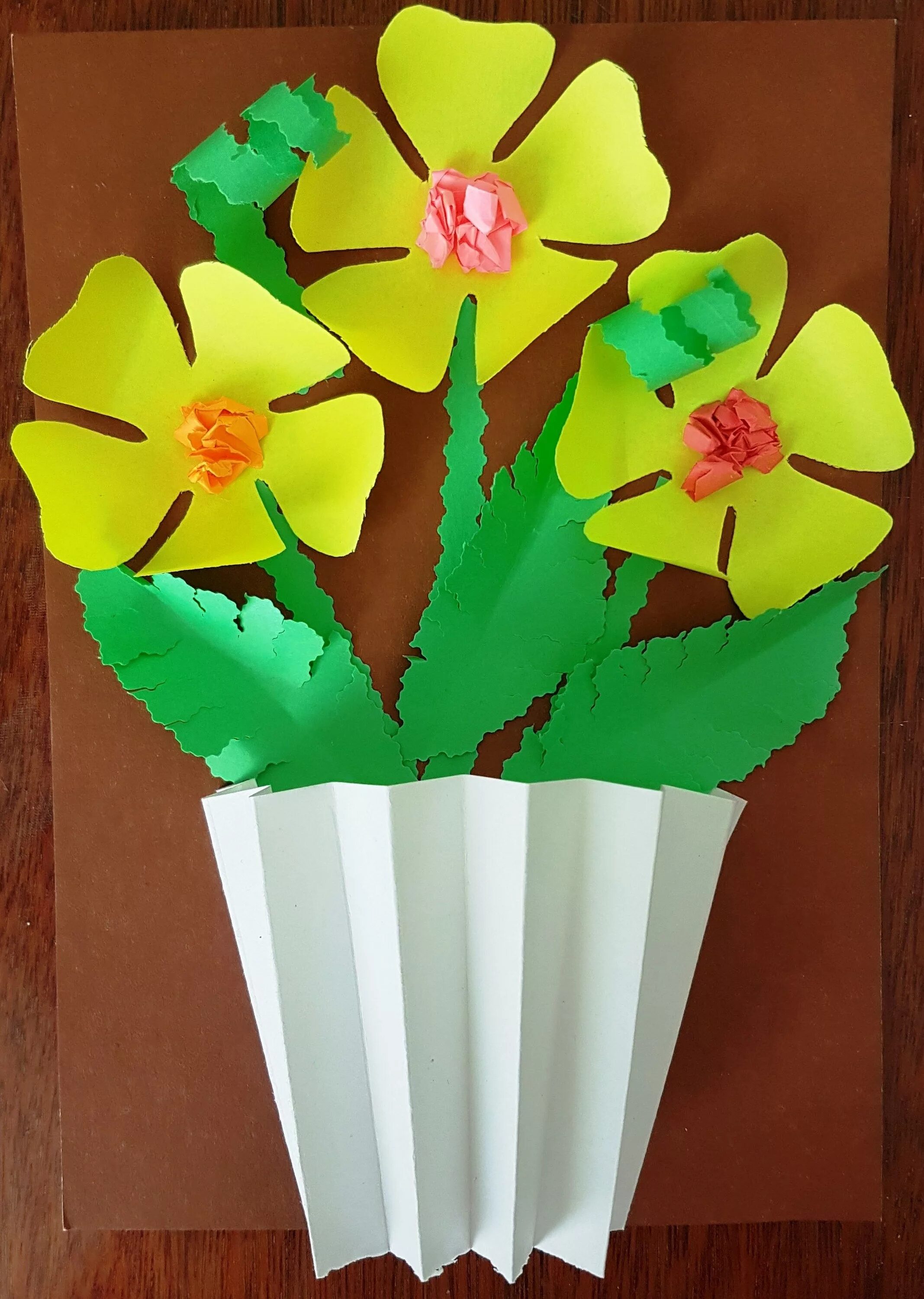 Поделка весенние цветы. Поделка весенние цветы. Цветы поделка для детей. Поделка цветы. Поделки для дошкольников.