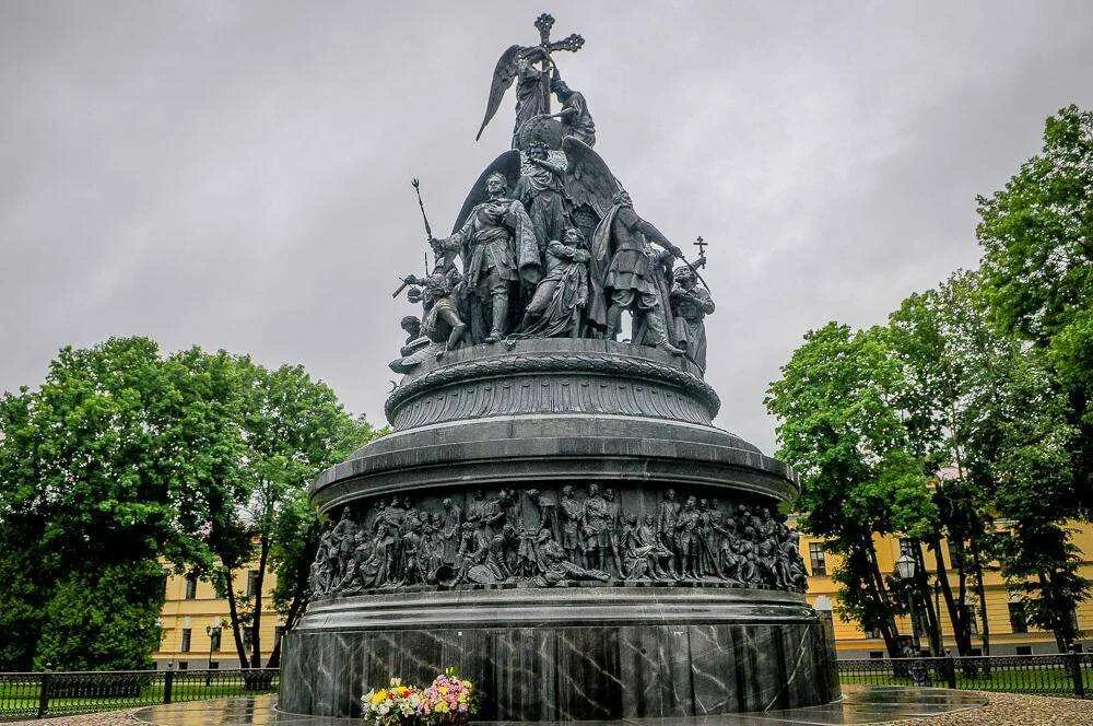 Новгород. Тысячелетие. Памятник «тысячелетие россии». Микешин памятник тысячелетию россии. Микешин скульптор памятник тысячелетие россии.