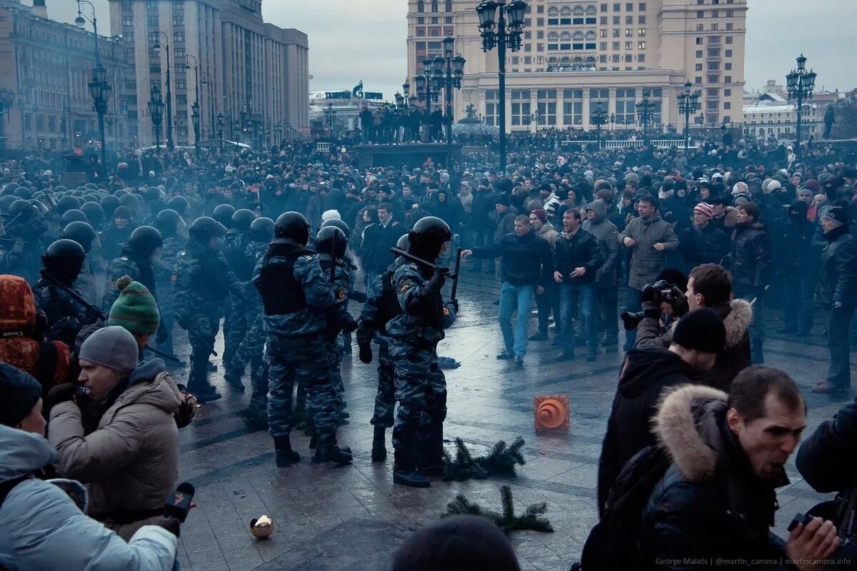 11 Декабря 2010 Манежная площадь. 11.12.2010 Манежная площадь. Беспорядки в Москве на Манежной площади 2010. Экстремисты в москве