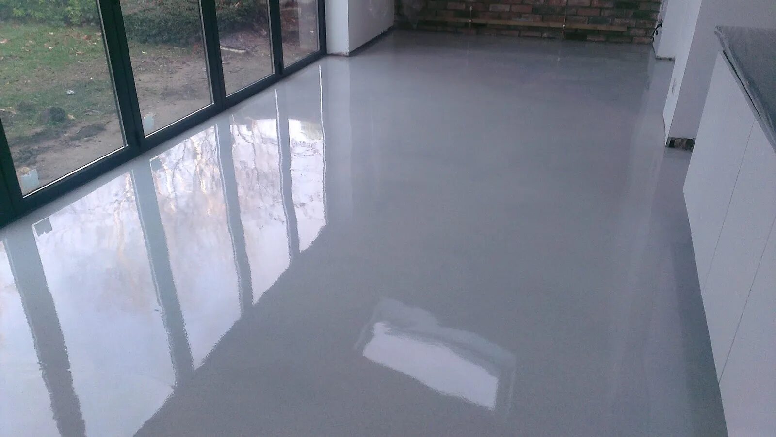 Наливной пол использовать на улице. Эпоксидный наливной пол epoxy floor 3d. черный наливной пол. эпоксидный наливной пол на открытый балкон. наливной пол на террасе.