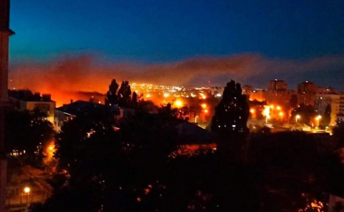 Число пострадавших в белгороде. Город в огне. взрыв ы вбелгорожде сейчас. взрывы в белгороде сейчас. обстрел белгорода ночью.