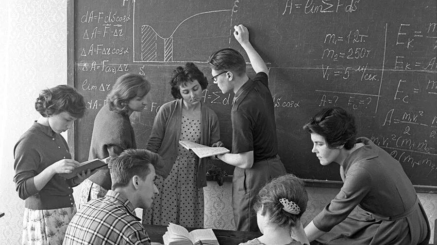 Студенты в вузе. Профориентация старшеклассников. 1968 работа. Студенты мгу 1940е. Академия высшего образования великобритания.