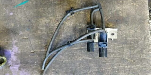 Сузуки джимни клапан включения привода. Клапан исузу 4jx1. Клапан 4wd. Клапан включения 4вд isuzu elf. Соленоид hilux surf 185.