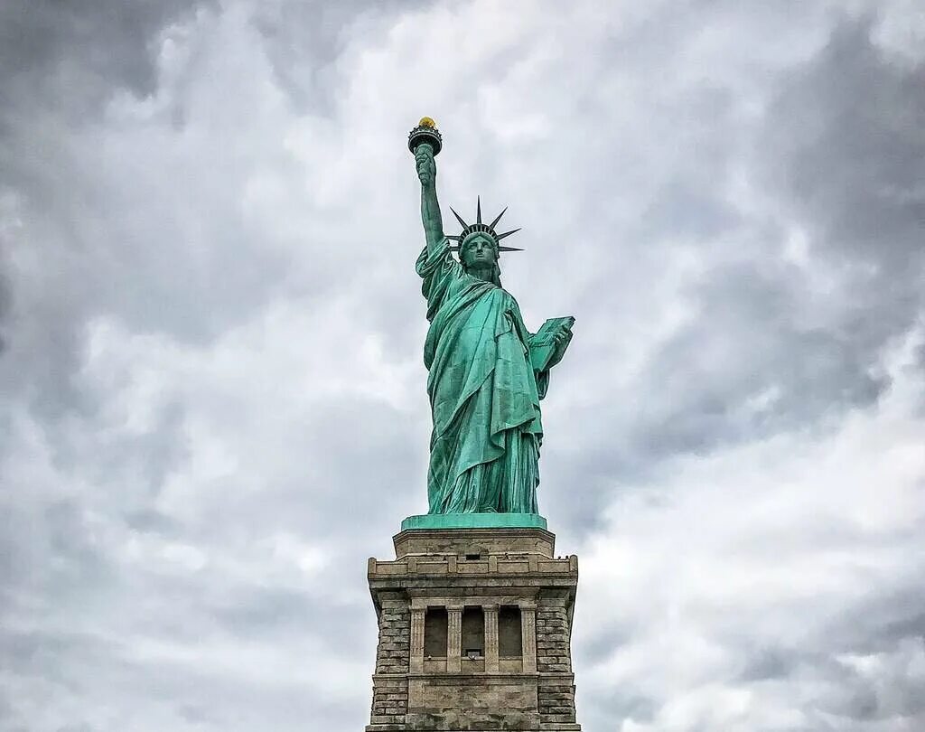 Найди статую. Статуя свободы США. Статуя свободы ЮНЕСКО. Бартольди статуя свободы. Статуя свободы Нью-Йорк.