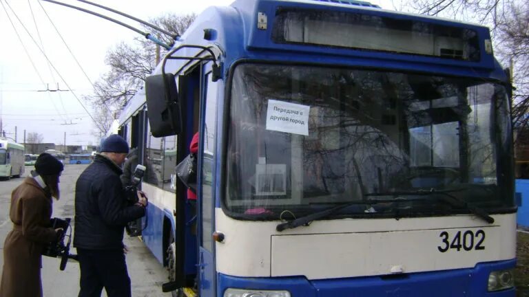 Автобус та. Троллейбус б Москва. Волгодонск чистый город автобус. Троллейбус 11 маршрут.