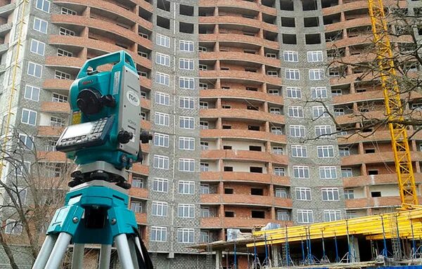 Съемка фасада здания тахеометром. Фасадная съемка тахеометром. Геодезия фасада здания. Геодезическая съемка фасада здания. Съемка фасада здания.
