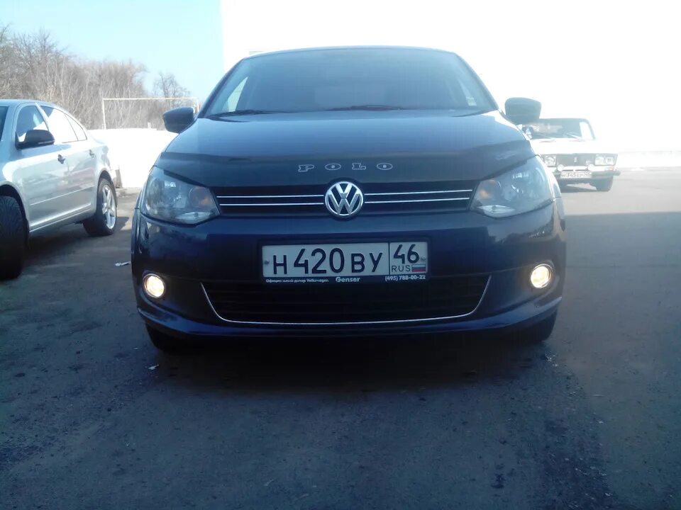 Дхо фольксваген седан. Volkswagen Polo 2013 цоколь ПТФ. Фольксваген поло 2013 с ПТФ. ПТФ С ДХО VW Polo sedan 2011-2014. Туманки Фольксваген поло 2013.