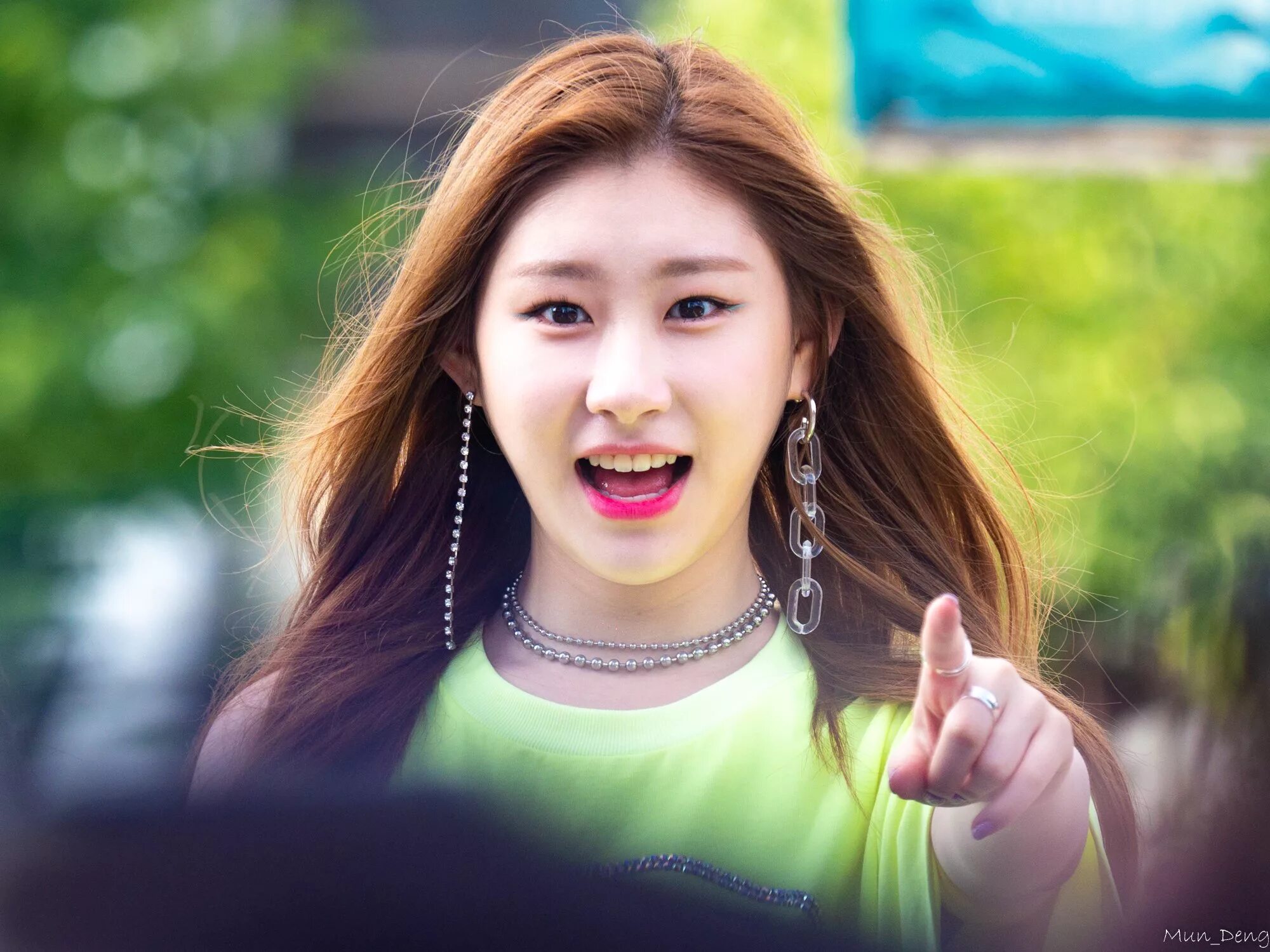 Cheshire itzy альбом. Itzy chaeryeong loco. Itzy chaeyoung. Юна итзи. Itzy chaeyoung.