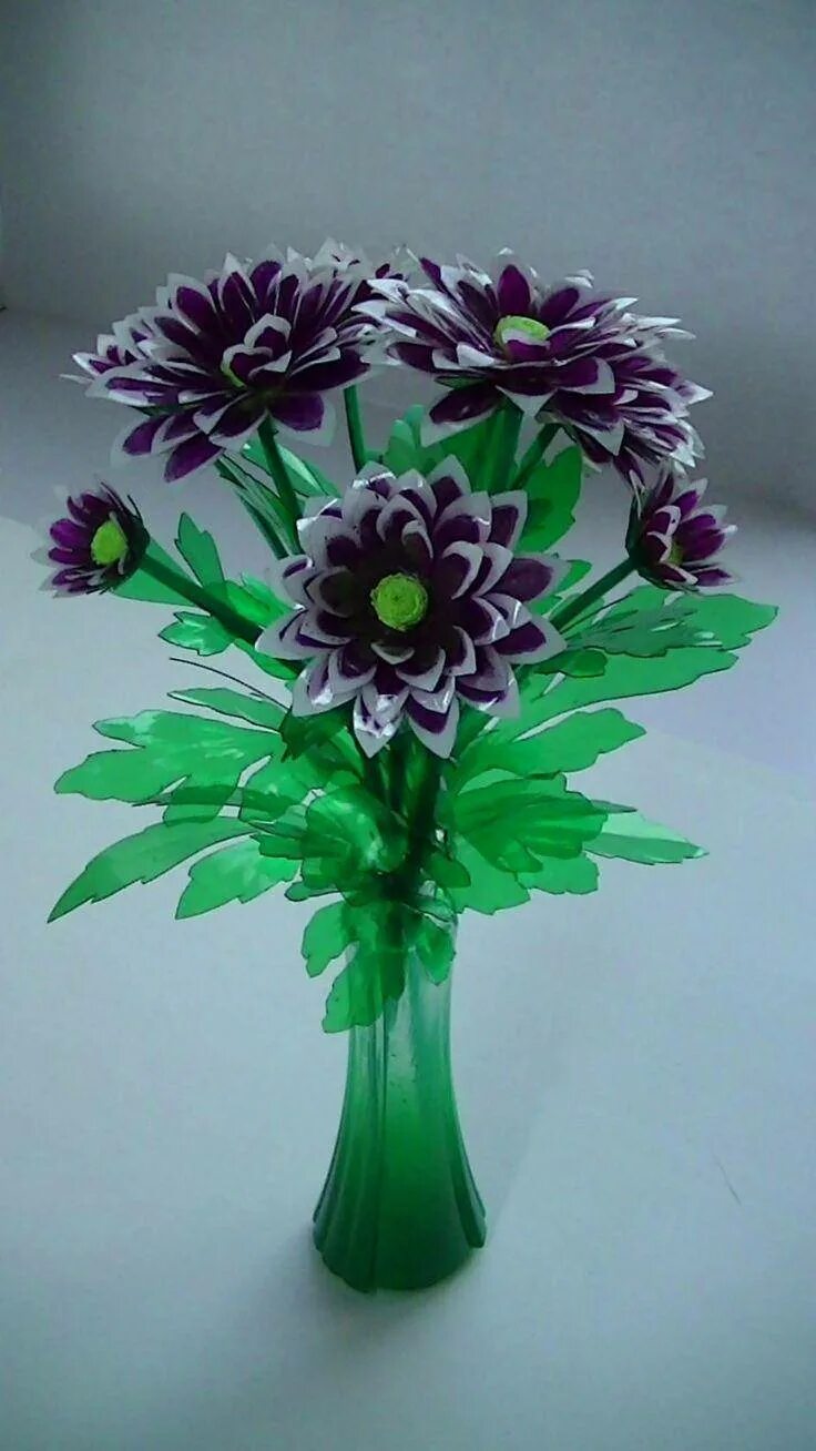 цветок из пластиковой бутылки. поделки из бутылок своими руками. подделки из пластиковой бутылки. божья коровка из пластика. поделки из пластиковых стаканчиков.