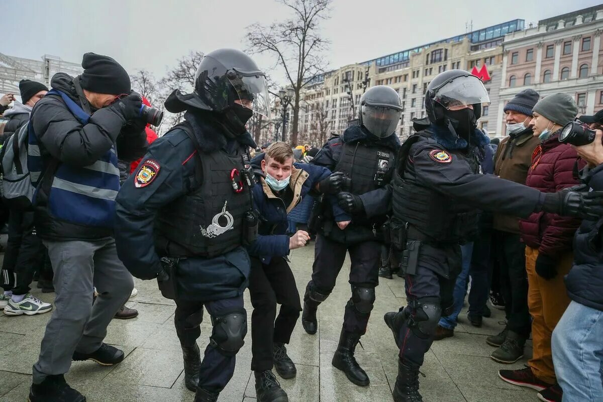 Полиция России на протестах. Силовик МВД. Акции протеста.