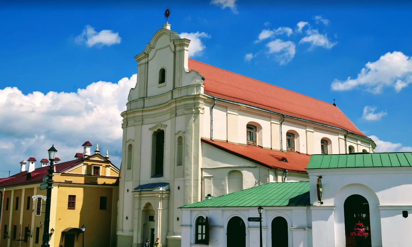 Слуцкий Бернардинский монастырь. Монастырь бернардинцев (Гродно). Бережани монастырь бернардинцев. Монастырь бернардинцев (Гродно) сбоку.