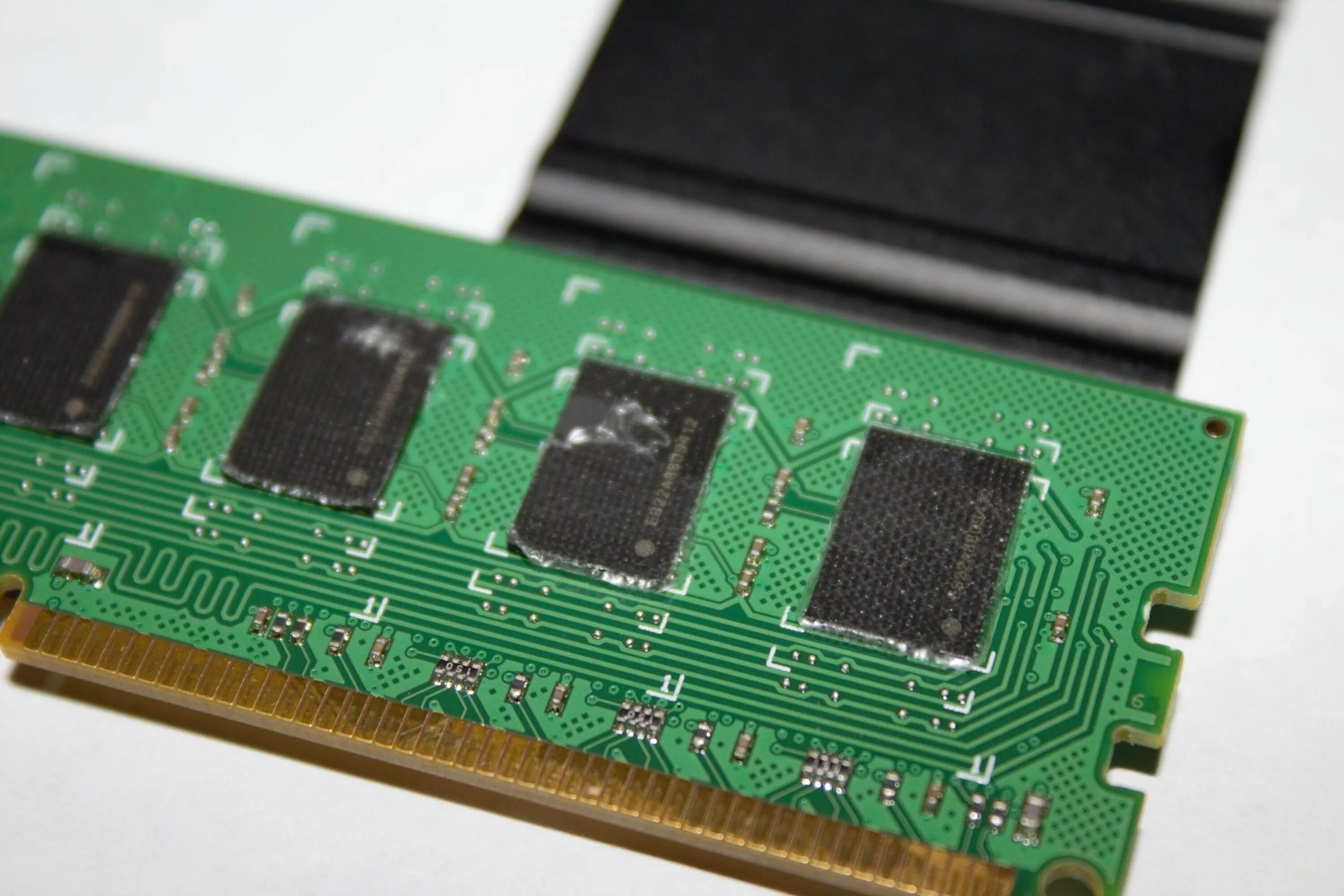 Чипы памяти самсунг. Чип памяти 512 ГБ Samsung. Оперативная память чип sec 210. Чип памяти pf601mb.