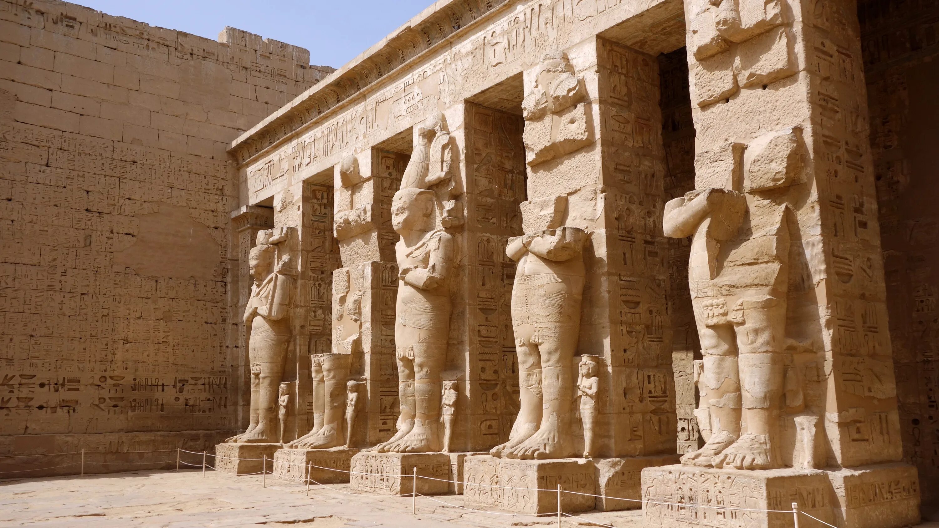 Luxor s