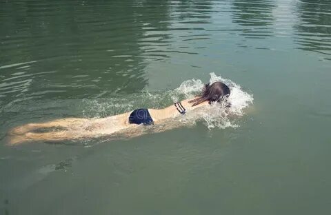 Swimming in the lake перевод