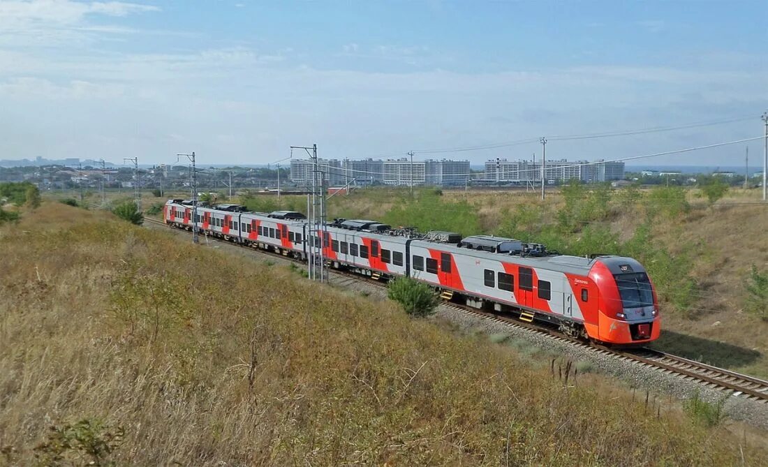 Железная дорога анапа. Ласточка ЖД вокзал Анапа. Ласточка Адлер Анапа. Поезд Ласточка Анапа. Поезд 830 Ласточка.