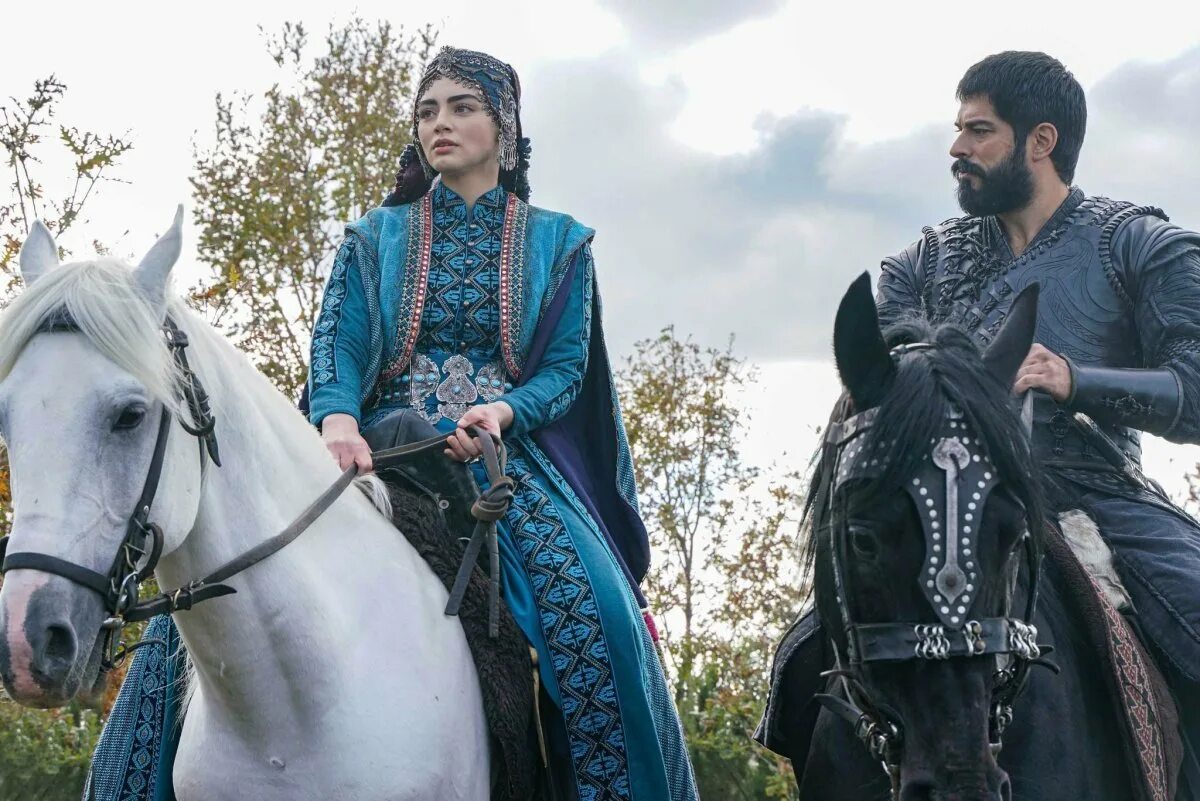 Били били бала бала. Били били бала бала. Осман и бала хатун на лошади. Основание: осман сериал бала хатун. Осман сериал хатун.