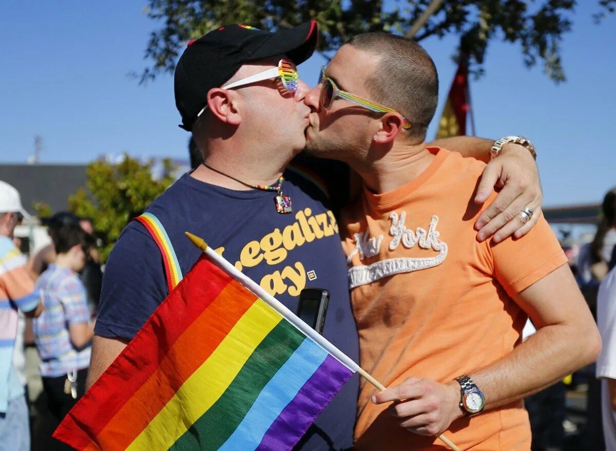 Лгбт в школе. Однополые браки в канаде. Официальный брак однополых в америке. Легализация однополых браков. Однополые браки в америке.