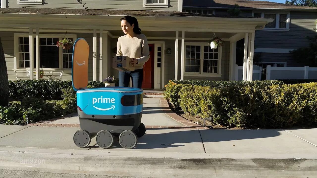 Роботы амазон. Роботы-доставщики amazon scout. робот доставщик amazon. робот курьер амазон. дрон доставщик амазон.