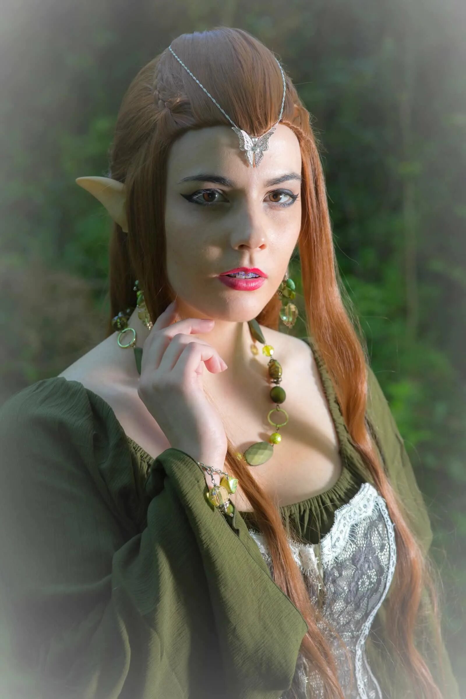 Elf cosplay. Эльфийка косплей. Лесная эльфийка косплей. Фотосессия эльфийка. Образ эльфийки.