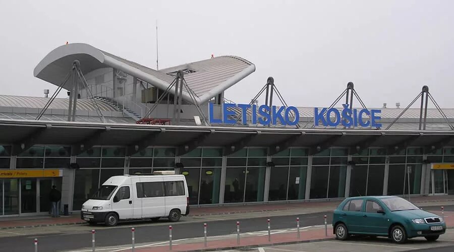 Слиач авиабаза. Dwc аэропорт. Аэродром кошице. Аэропорт братислава фото. Братислава венгрия аэропорт.