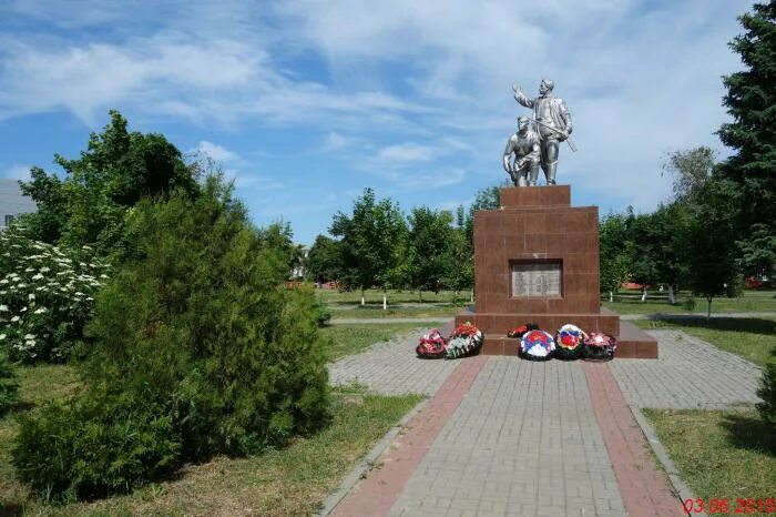 Воронежская область село богучар. Аллея героев богучар. богучар воронежская область памятник. памятники богучарского района воронежской области. богучар воронежская область достопримечательности.
