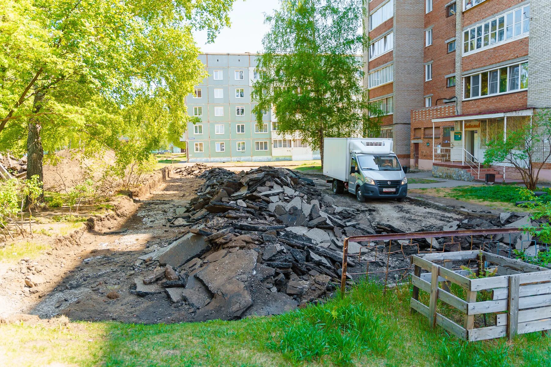 Улица двор. Улица комсомольская юрга. Благоустройство двора. Администрация города юрга. Благоустройство двора.